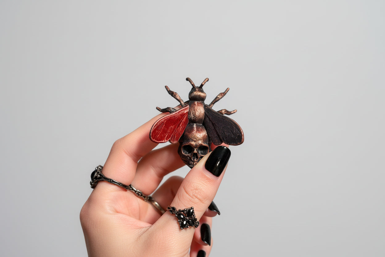 Gothic skull bee book shelf accessory