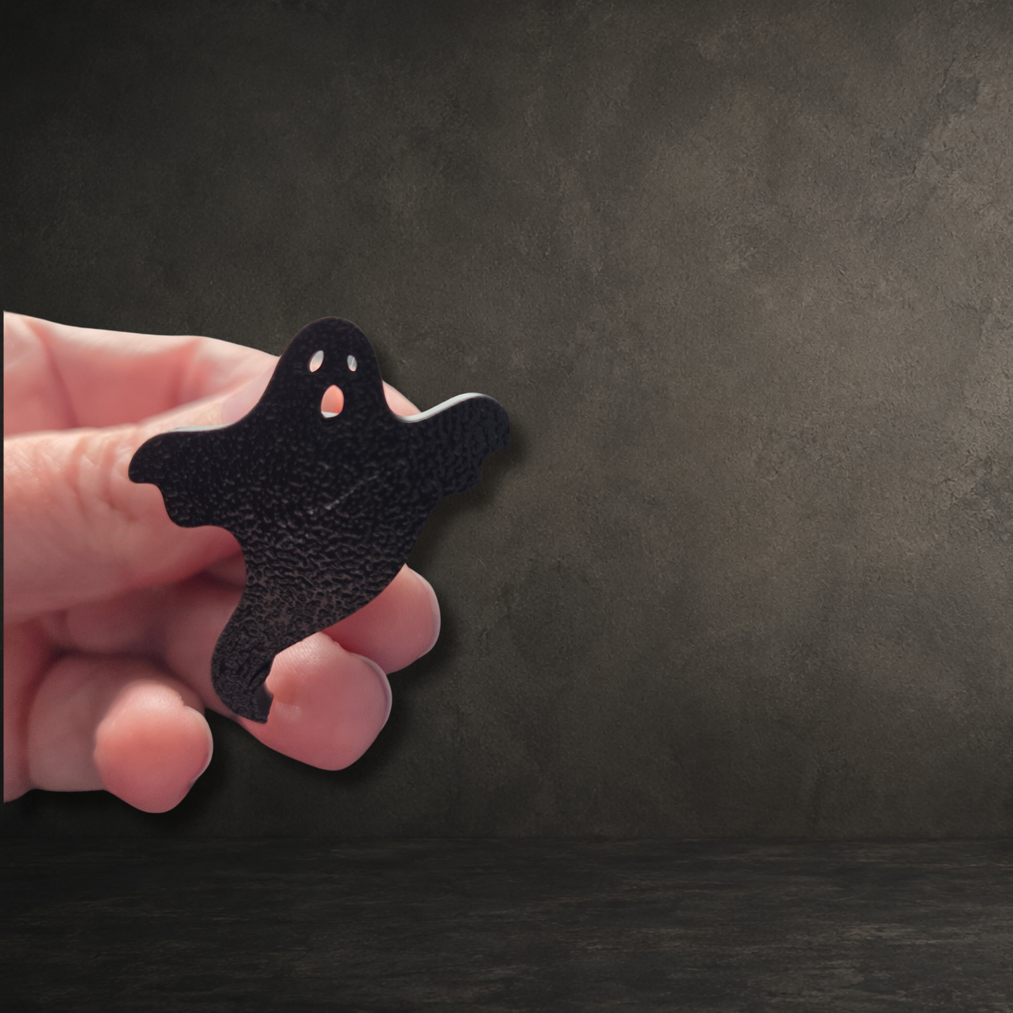 Cute ghost drawer handle for gothic furniture, perfect for cabinets, wardrobes and Halloween home décor.