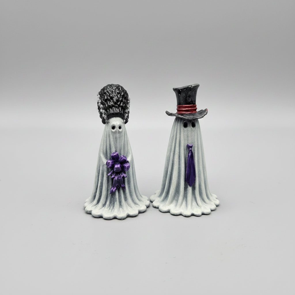 Alternative wedding decoration with gothic ghost bride and groom figures